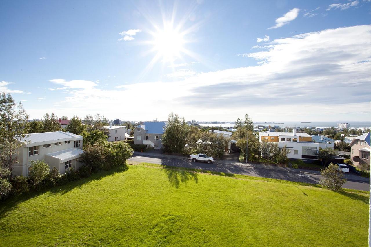 Overlooking The City, Bright & Cozy - Free Parking Reykjavík Buitenkant foto