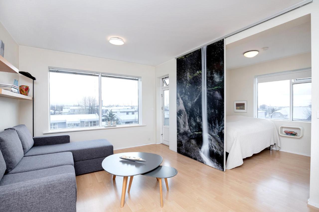 Overlooking The City, Bright & Cozy - Free Parking Reykjavík Buitenkant foto
